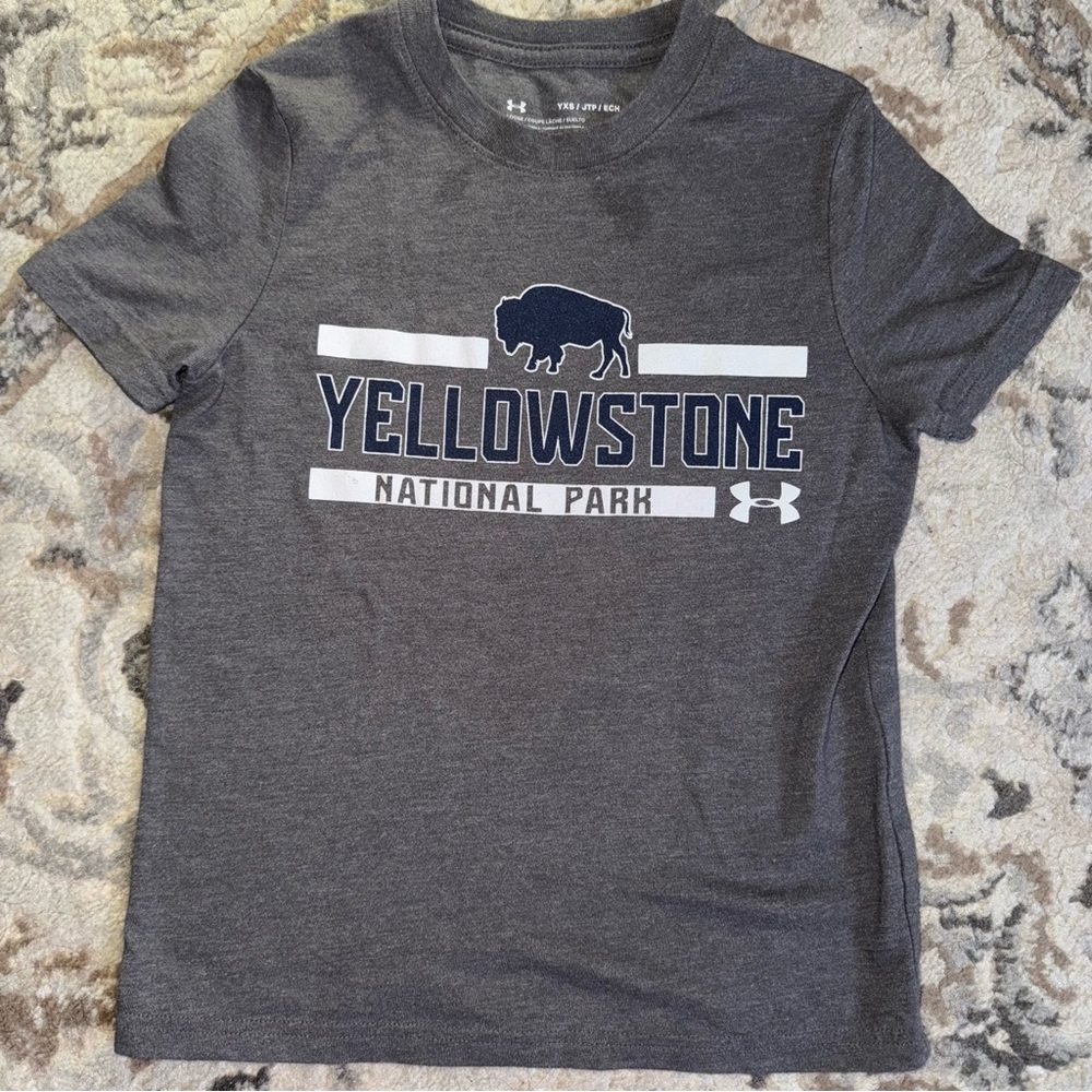 Under‎ Armour Boys T-shirt Gray Youth XS Mountain Yellowstone National Park